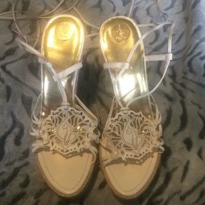 🔥BabyPhat wedges tie around the ankle white& gold